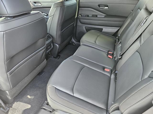 new 2025 Nissan Pathfinder car, priced at $39,124