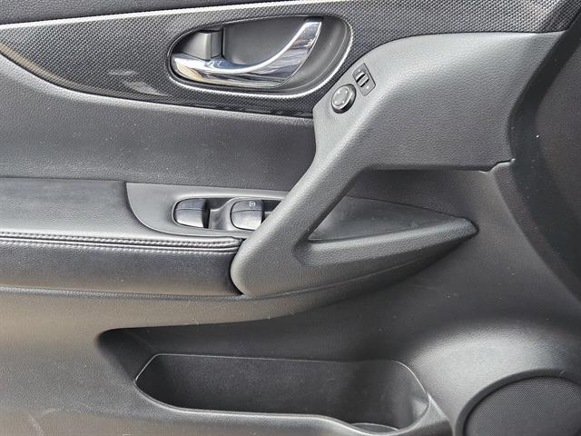 used 2016 Nissan Rogue car