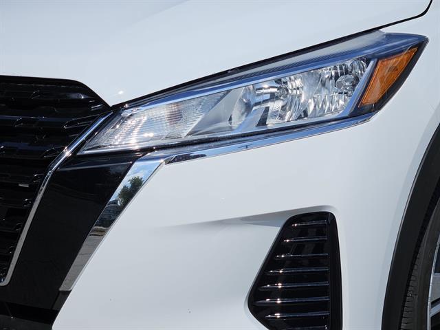 new 2025 Nissan Kicks Play car, priced at $19,999