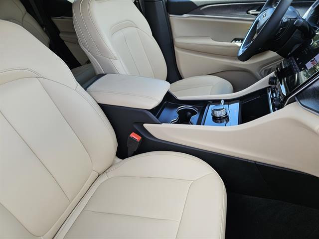 used 2024 Jeep Grand Cherokee car, priced at $31,999