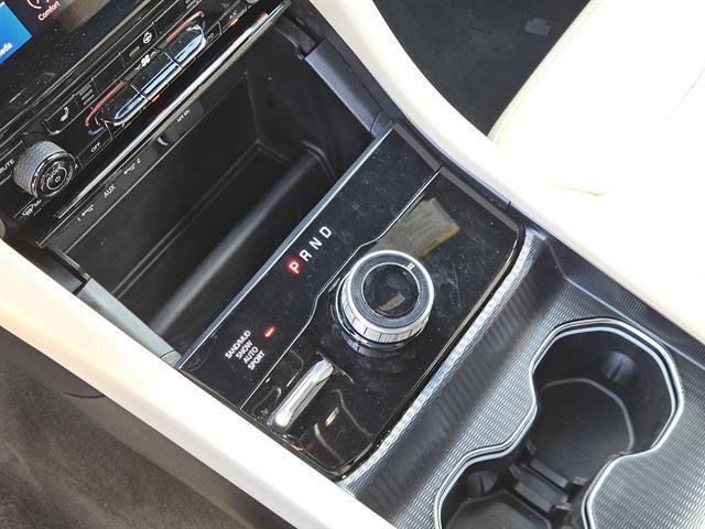 used 2024 Jeep Grand Cherokee car, priced at $31,999