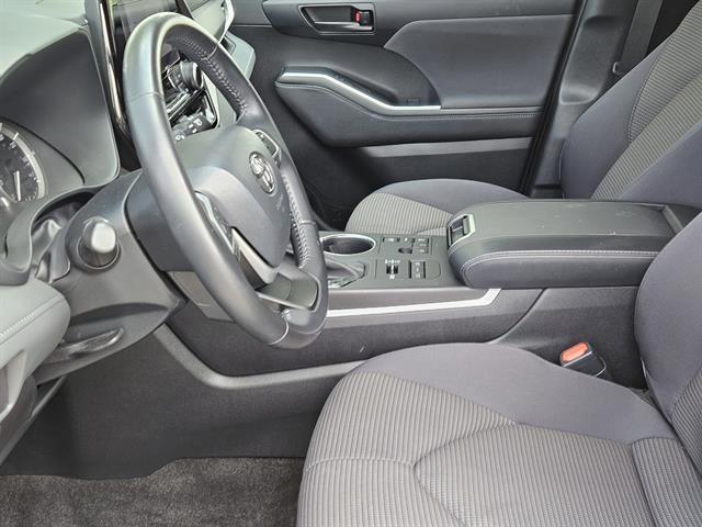 used 2023 Toyota Highlander car, priced at $36,911