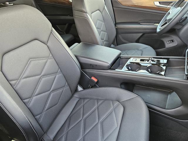 used 2024 Volkswagen Atlas car, priced at $33,291