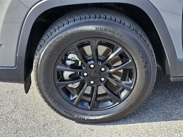 used 2023 Jeep Cherokee car, priced at $19,999