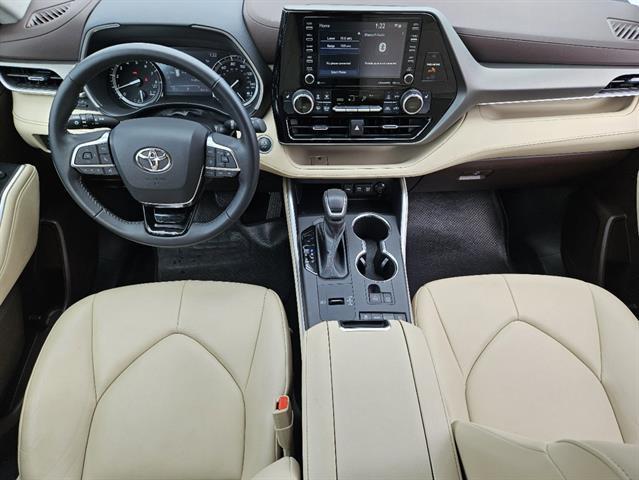 used 2021 Toyota Highlander car, priced at $34,987