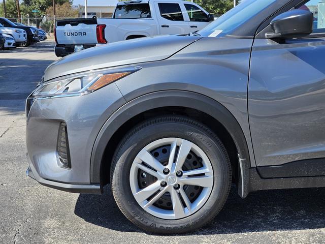 new 2025 Nissan Kicks Play car, priced at $18,999