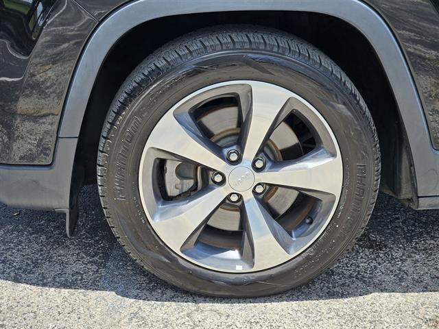 used 2019 Jeep Cherokee car, priced at $16,999