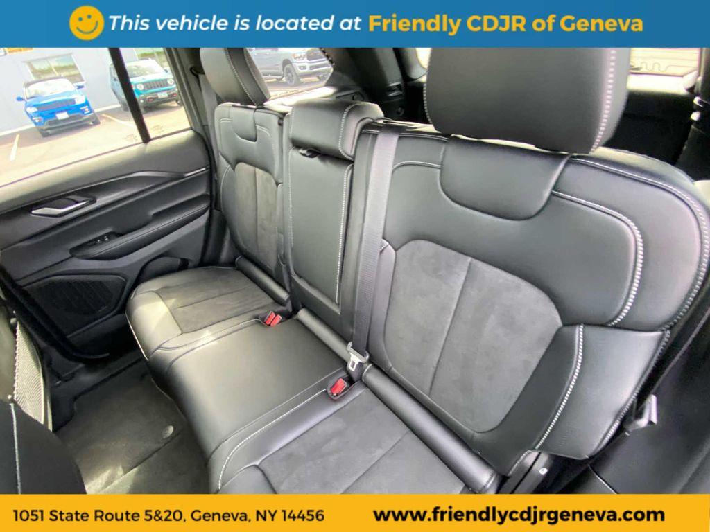 new 2025 Jeep Grand Cherokee car, priced at $45,586