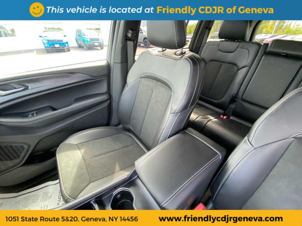 new 2025 Jeep Grand Cherokee car, priced at $45,586