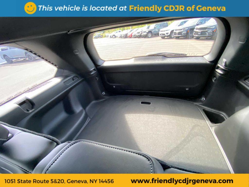 new 2025 Jeep Grand Cherokee car, priced at $45,586