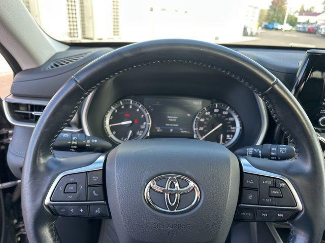 used 2021 Toyota Highlander car, priced at $33,740