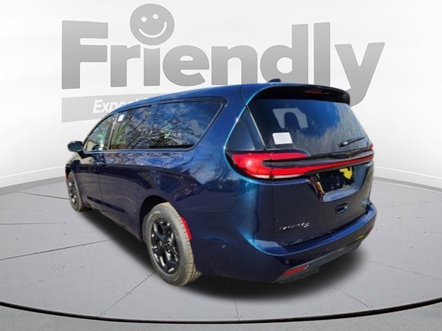 new 2024 Chrysler Pacifica Hybrid car, priced at $49,941