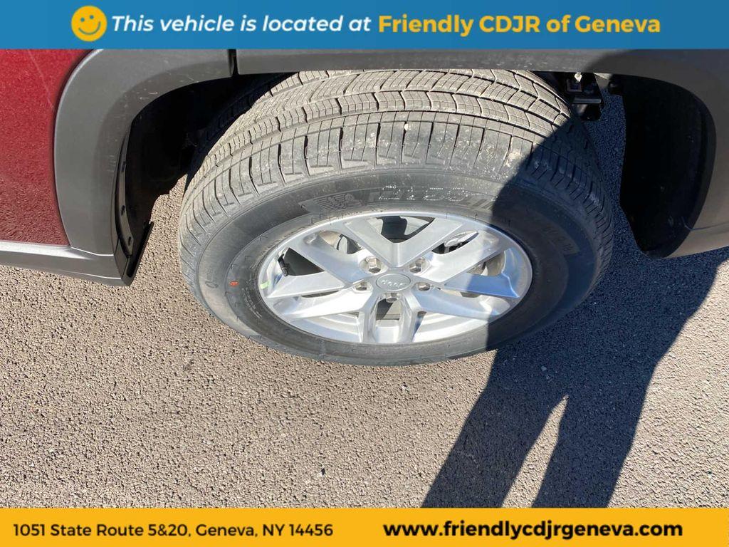 used 2025 Jeep Grand Cherokee car, priced at $42,395