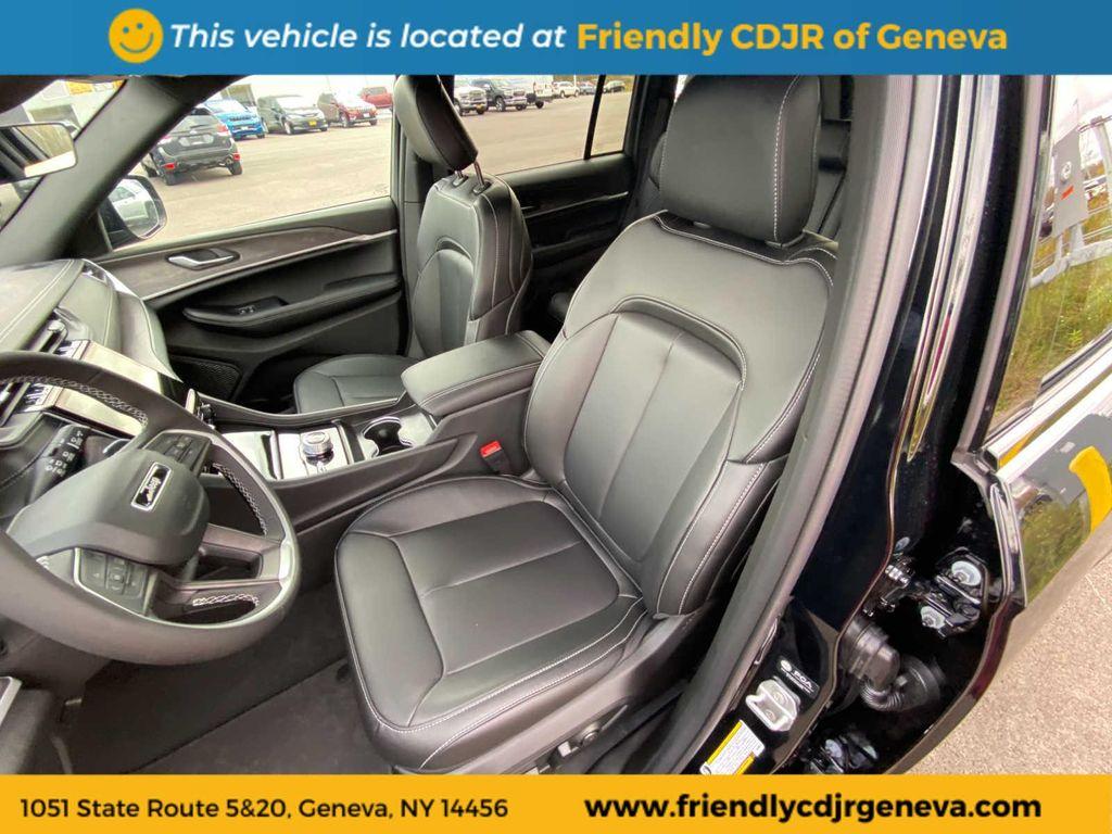 new 2025 Jeep Grand Cherokee car, priced at $49,008