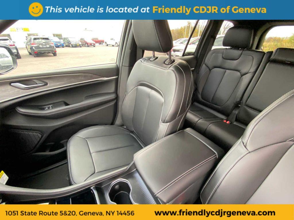 new 2025 Jeep Grand Cherokee car, priced at $49,008