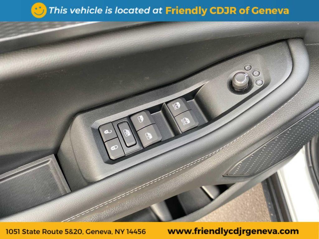 new 2025 Jeep Grand Cherokee car, priced at $45,050