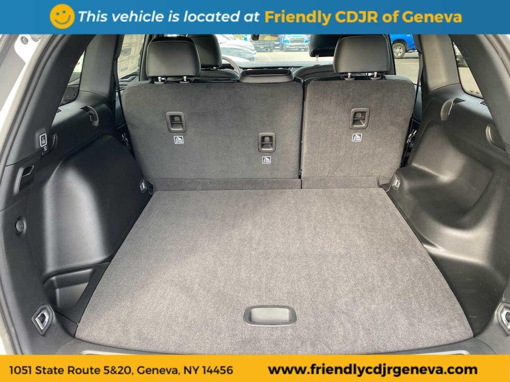 new 2025 Jeep Grand Cherokee car, priced at $45,050