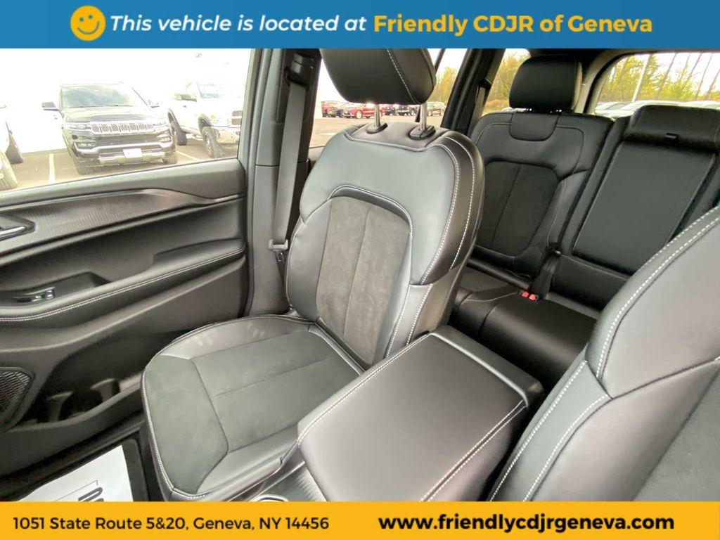 new 2025 Jeep Grand Cherokee car, priced at $45,050