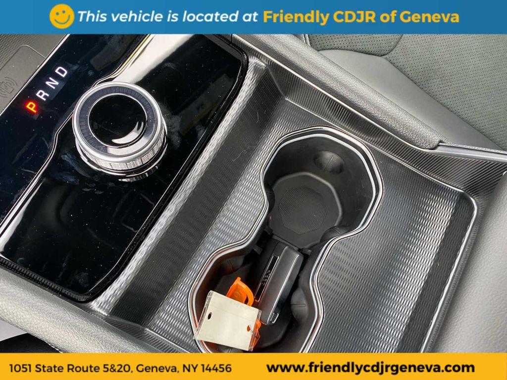 new 2025 Jeep Grand Cherokee car, priced at $45,050