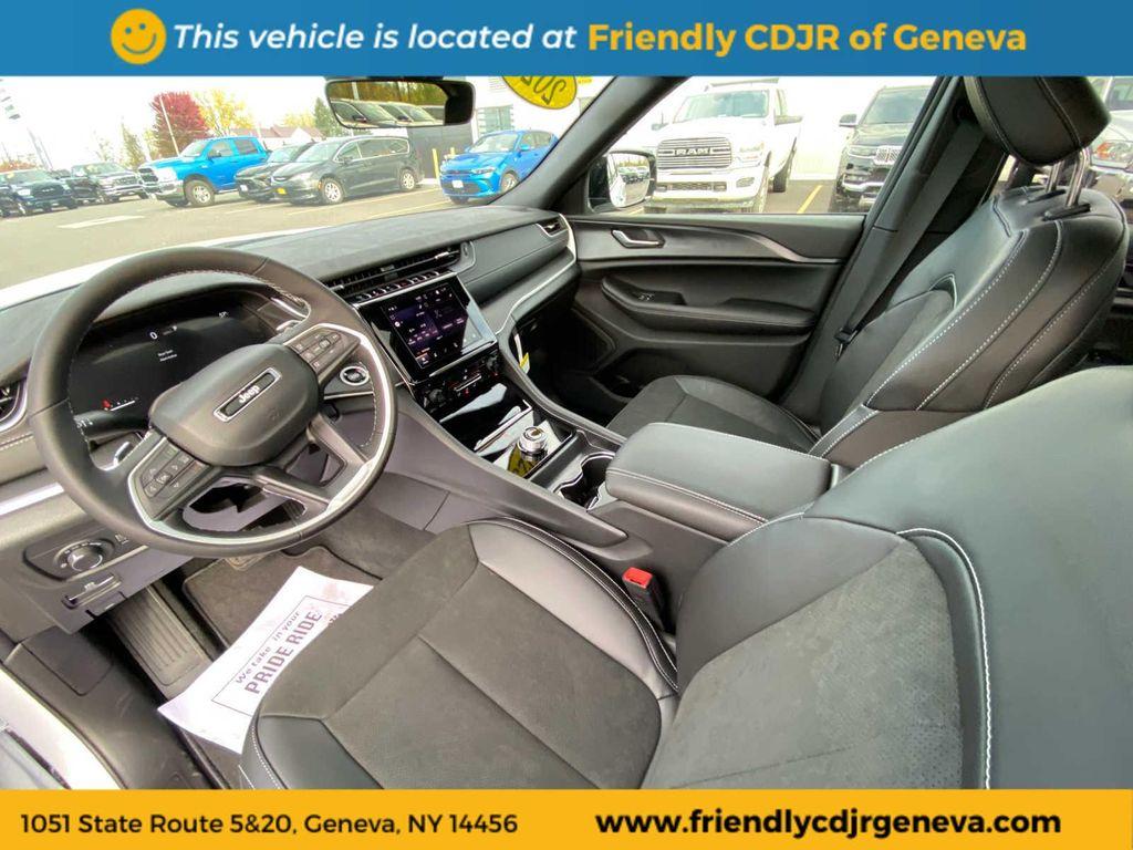 new 2025 Jeep Grand Cherokee car, priced at $45,050