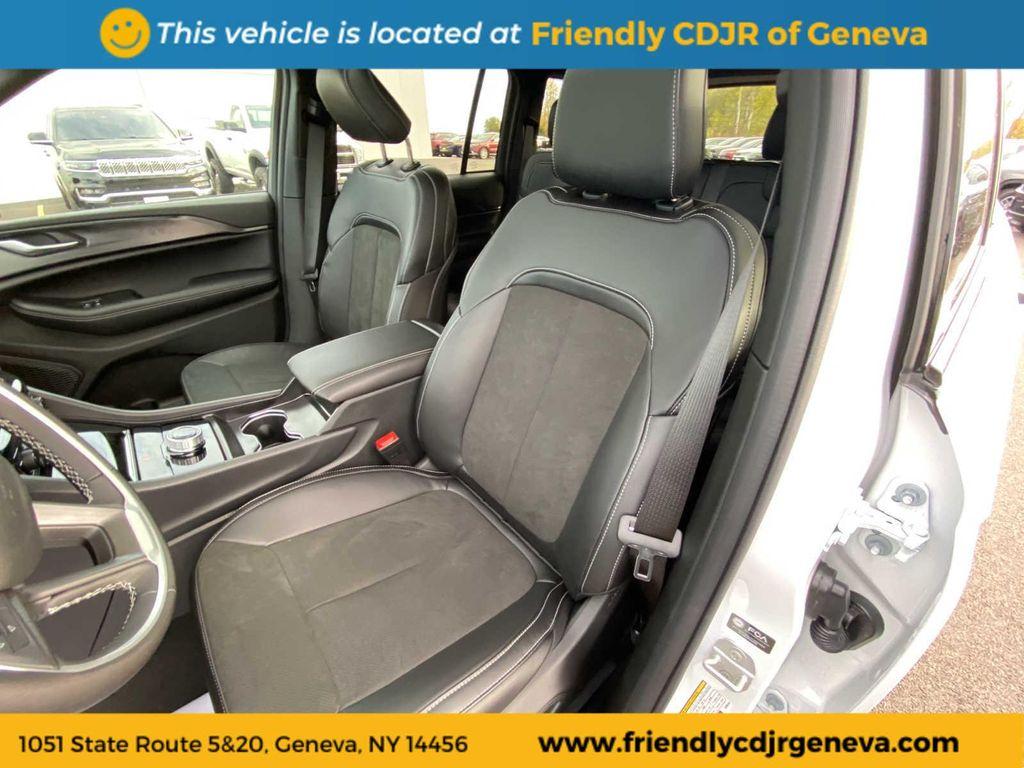 new 2025 Jeep Grand Cherokee car, priced at $45,050