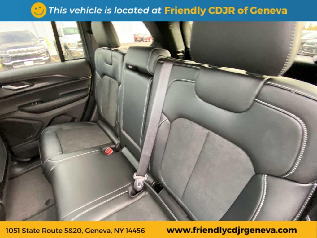 new 2025 Jeep Grand Cherokee car, priced at $45,050