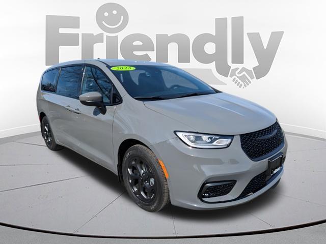 new 2023 Chrysler Pacifica car, priced at $43,636