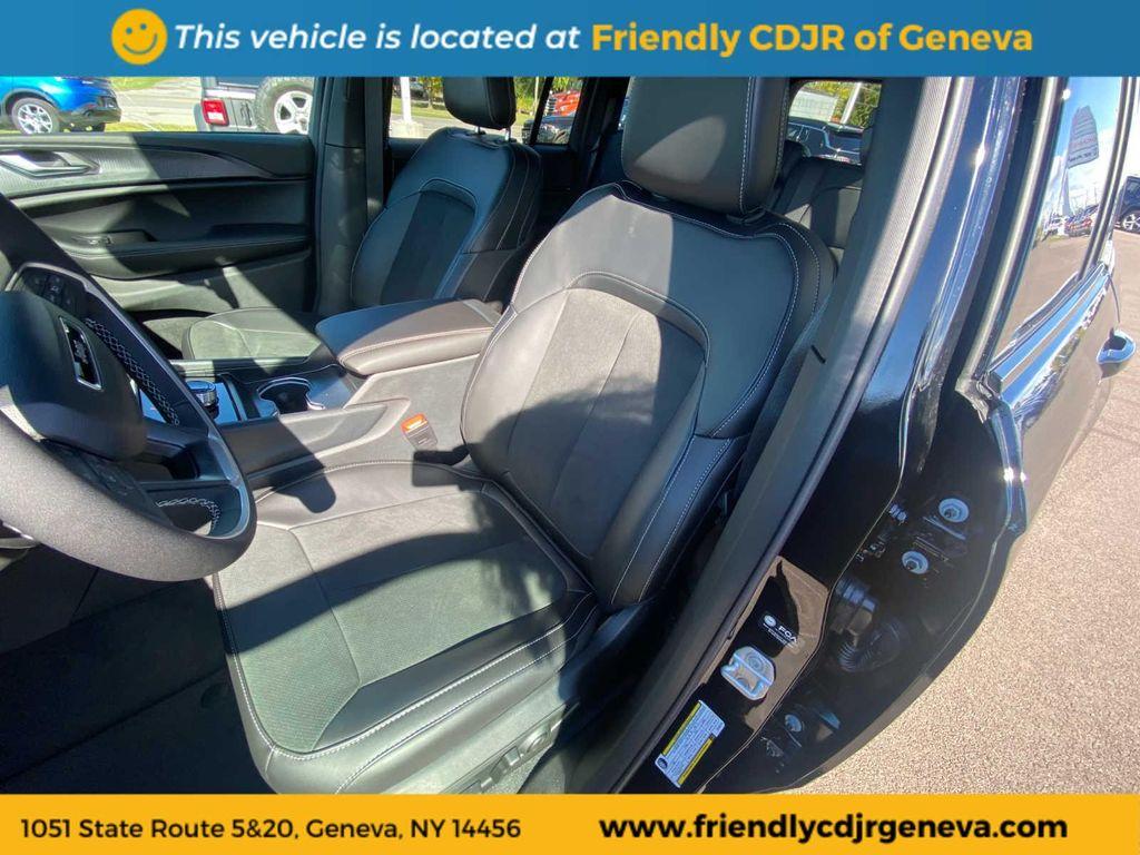 new 2025 Jeep Grand Cherokee car, priced at $45,586