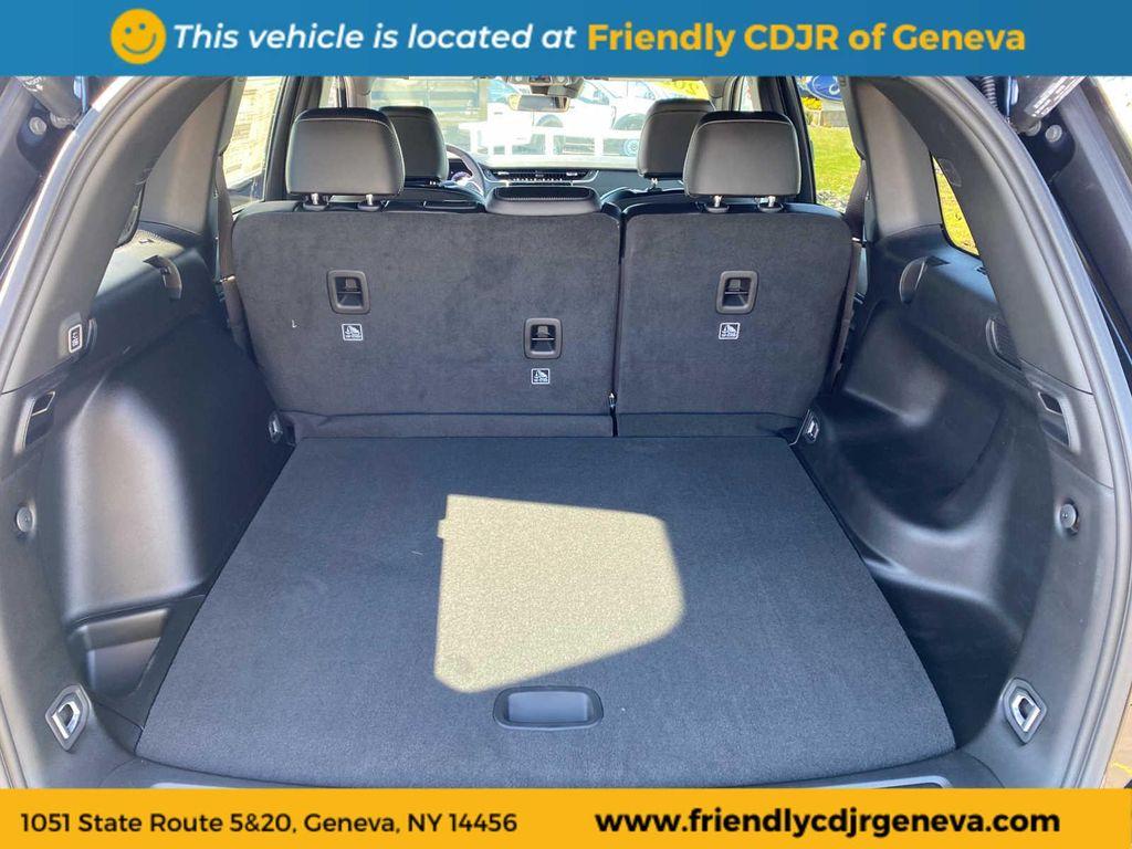 new 2025 Jeep Grand Cherokee car, priced at $45,586