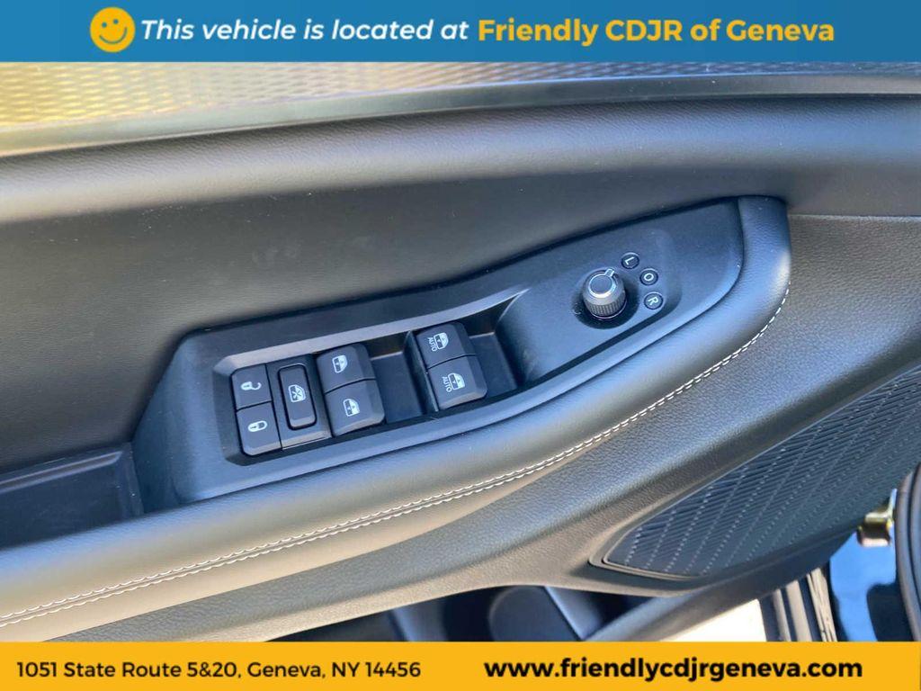 new 2025 Jeep Grand Cherokee car, priced at $45,586