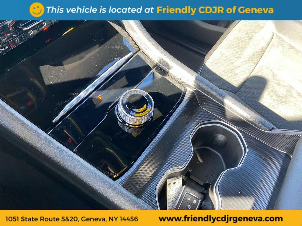 new 2025 Jeep Grand Cherokee car, priced at $45,586