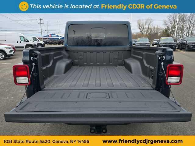 new 2025 Jeep Gladiator car, priced at $45,735