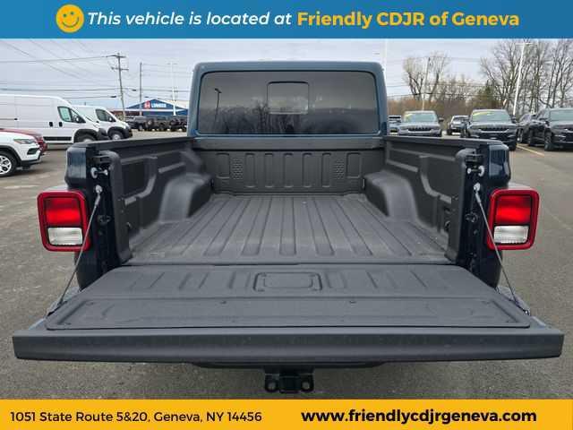 new 2025 Jeep Gladiator car, priced at $43,252