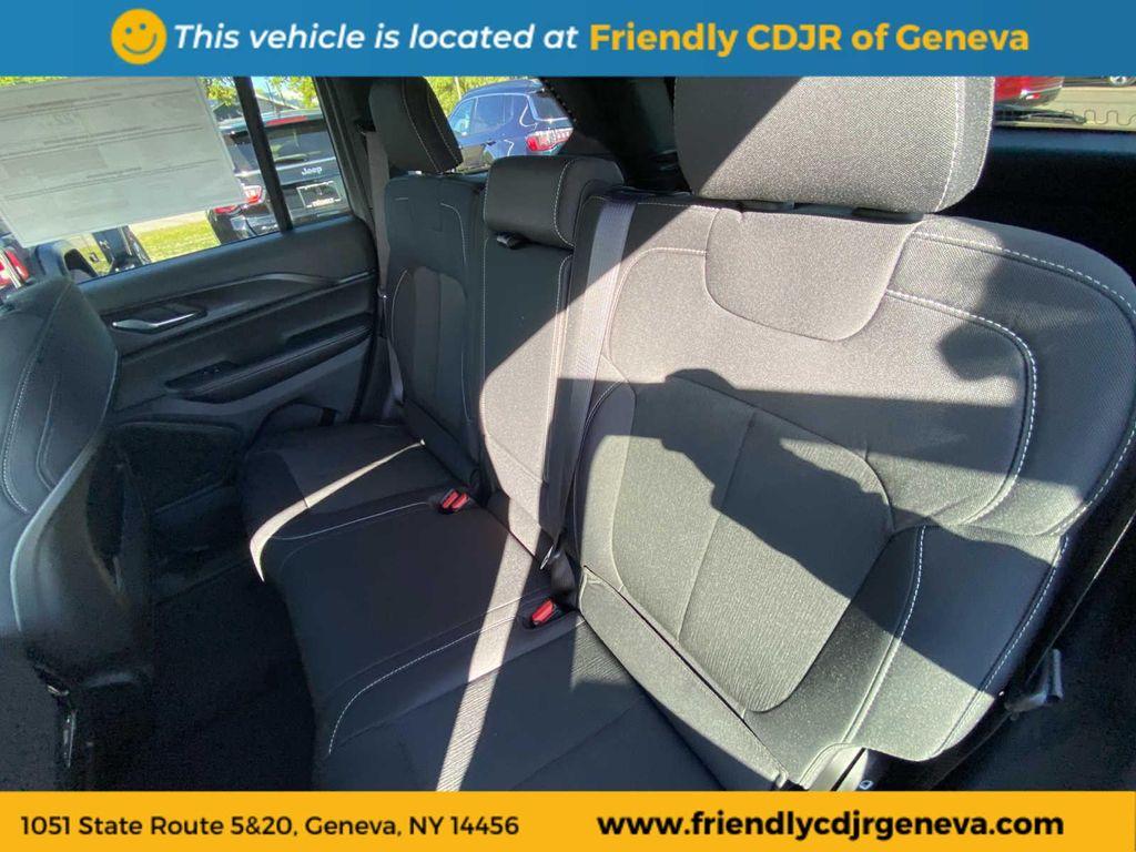 new 2025 Jeep Grand Cherokee car, priced at $42,873