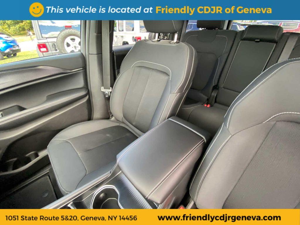 new 2025 Jeep Grand Cherokee car, priced at $43,284