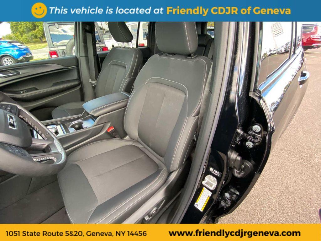 new 2025 Jeep Grand Cherokee car, priced at $43,284