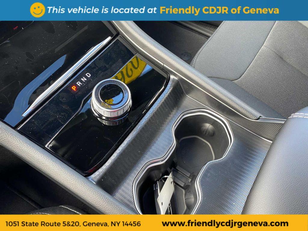 new 2025 Jeep Grand Cherokee car, priced at $43,284