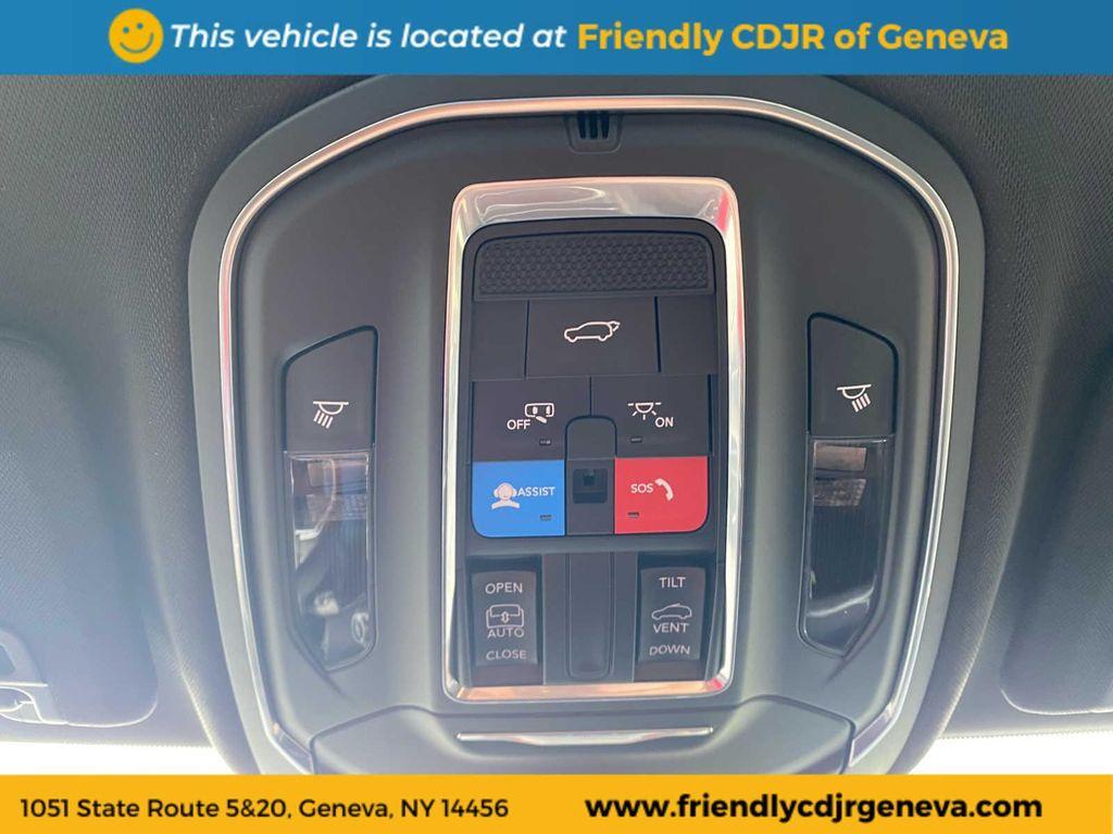 new 2025 Jeep Grand Cherokee car, priced at $43,284