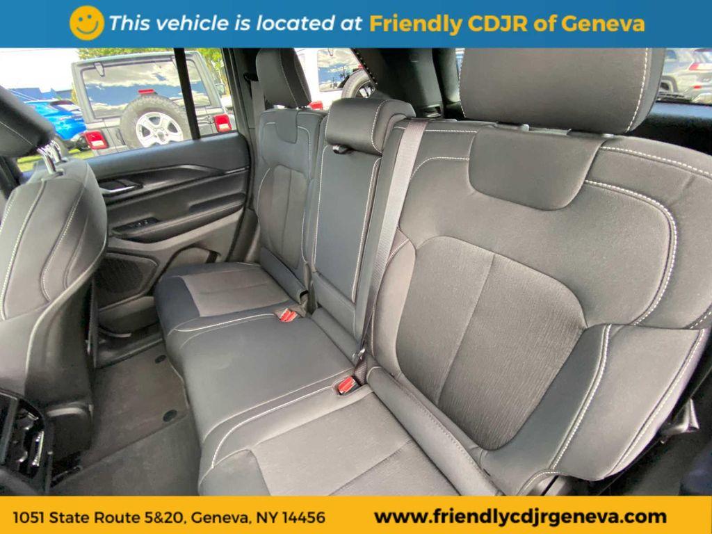 new 2025 Jeep Grand Cherokee car, priced at $43,284