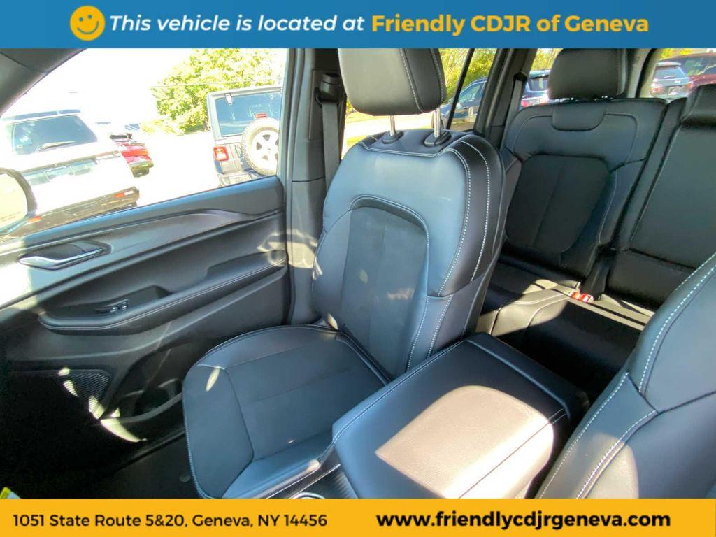 new 2025 Jeep Grand Cherokee car, priced at $45,586