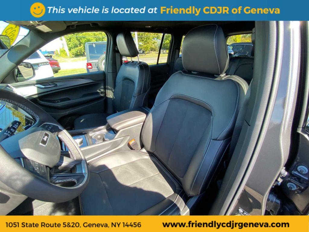 new 2025 Jeep Grand Cherokee car, priced at $45,586