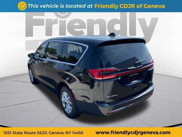 new 2025 Chrysler Pacifica car