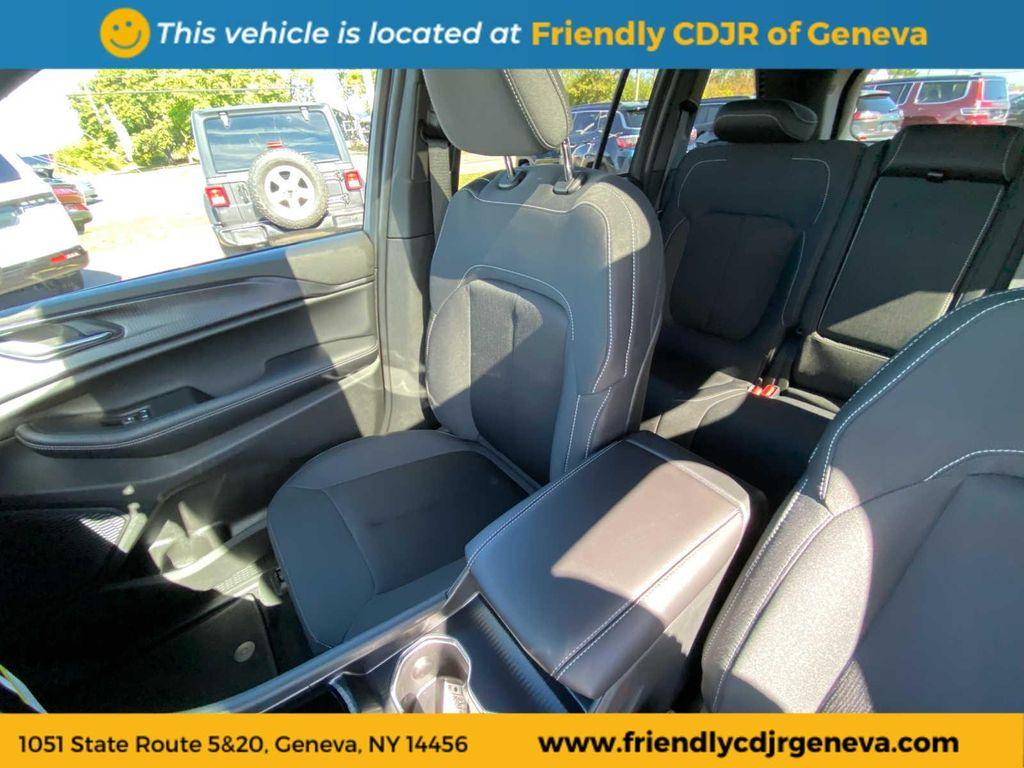 new 2025 Jeep Grand Cherokee car, priced at $43,284