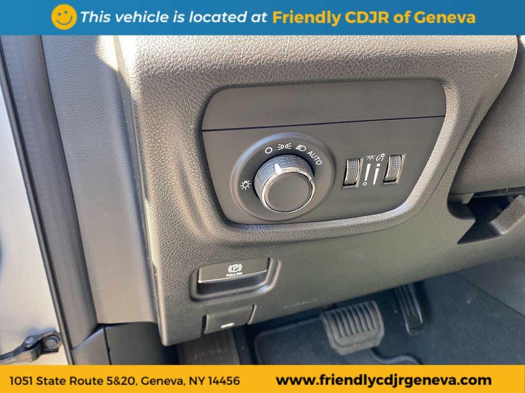 new 2025 Jeep Grand Cherokee car, priced at $43,284