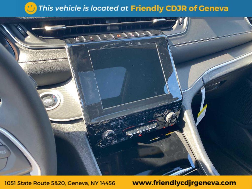 new 2025 Jeep Grand Cherokee car, priced at $43,284