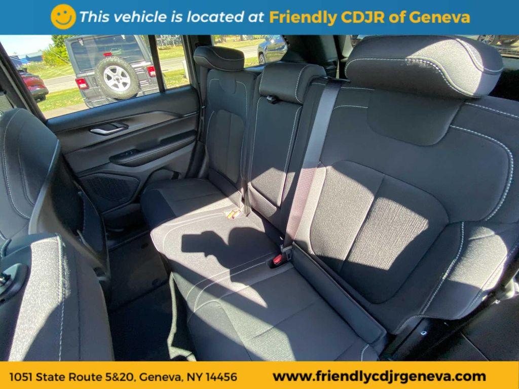 new 2025 Jeep Grand Cherokee car, priced at $43,284