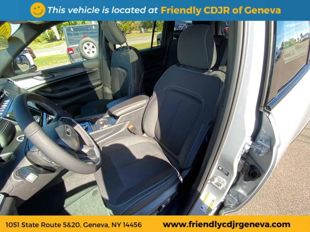 new 2025 Jeep Grand Cherokee car, priced at $43,284