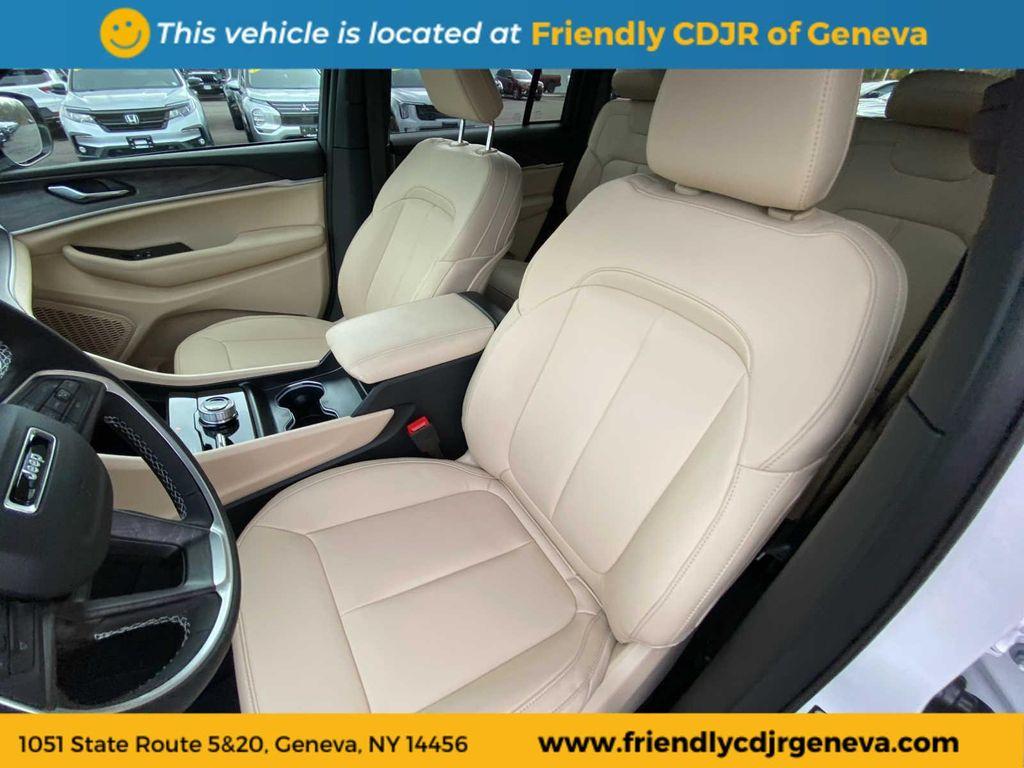 new 2025 Jeep Grand Cherokee car, priced at $48,472