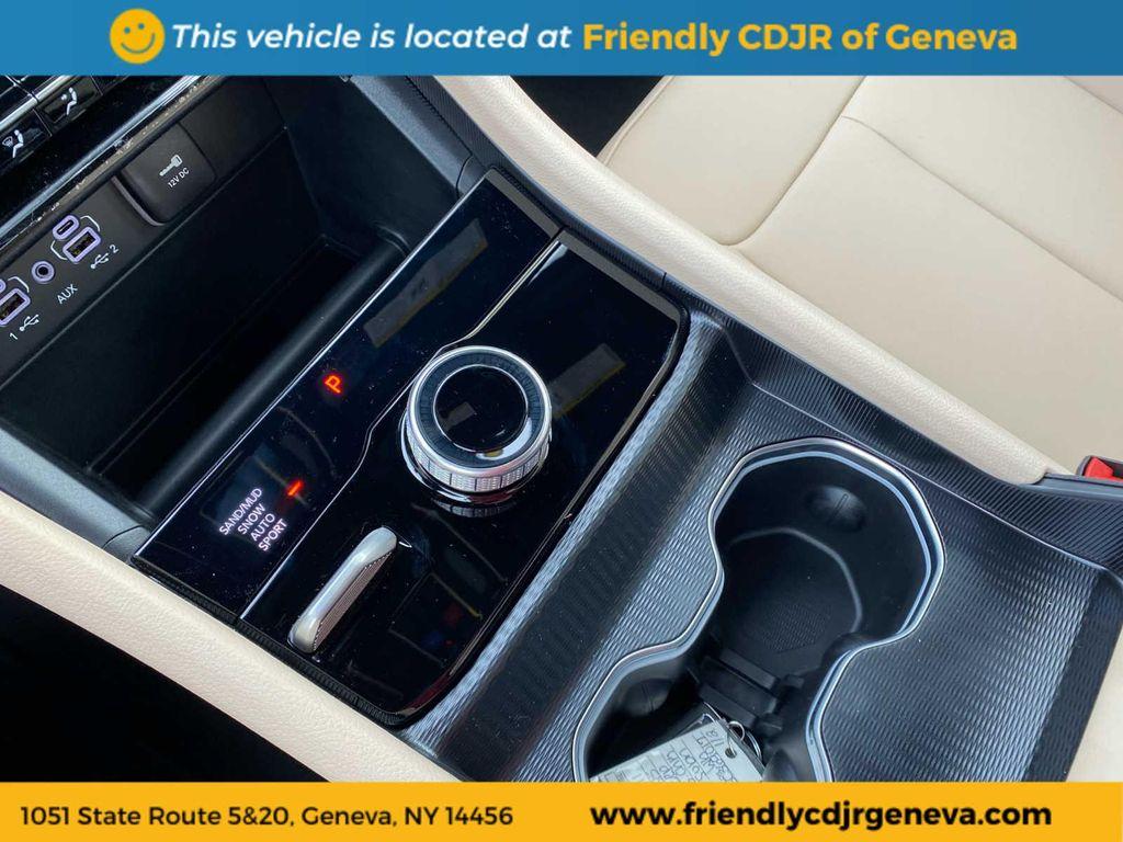 new 2025 Jeep Grand Cherokee car, priced at $48,472