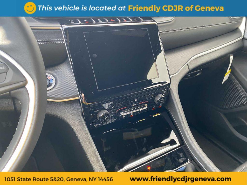 new 2025 Jeep Grand Cherokee car, priced at $45,586